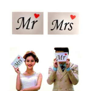 2 שלטים לצילומים - MR & MRS